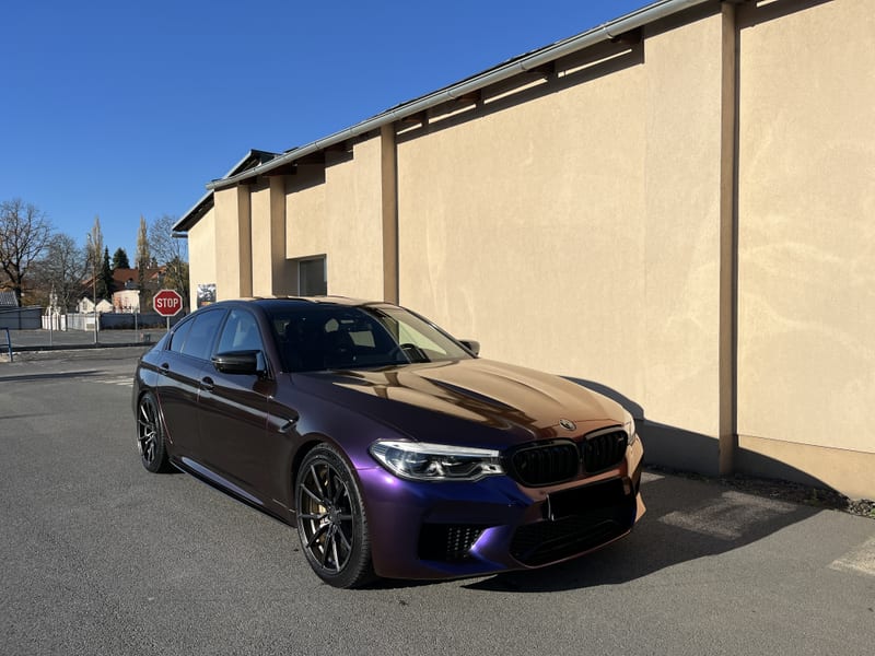 BMW M5 Competition předek