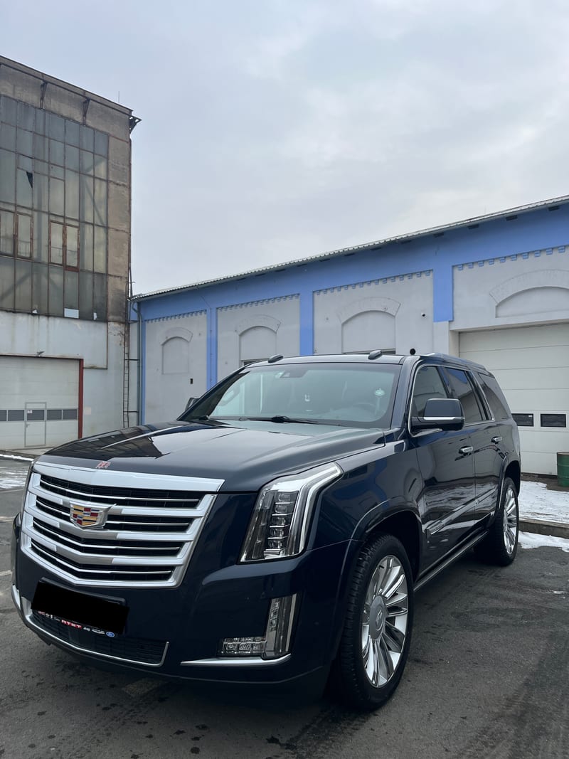 Cadillac Escalade předek