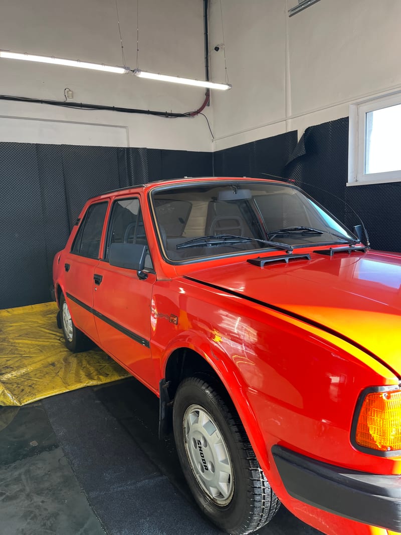 Škoda 120 retro bokovice