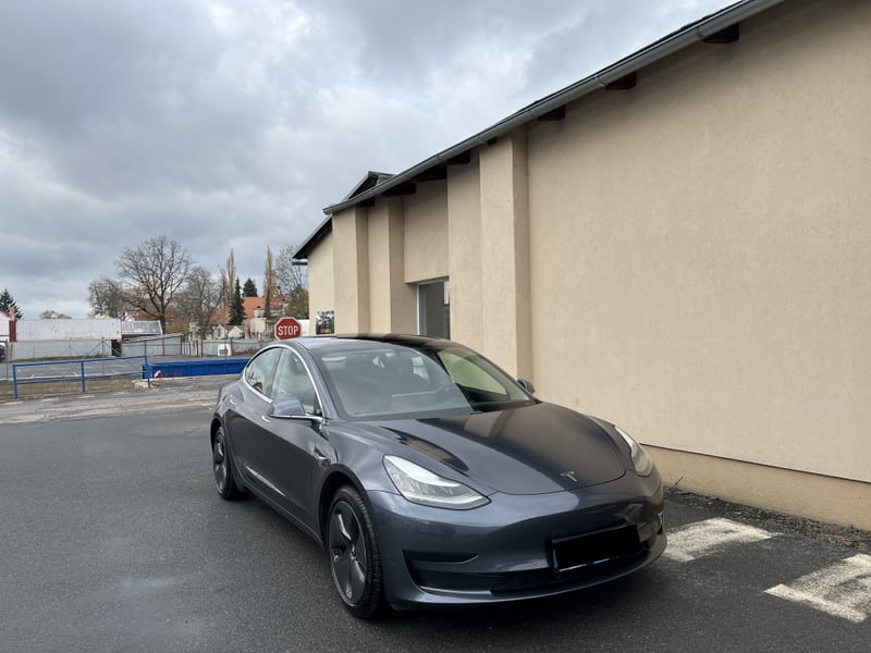 Tesla Model 3 předek