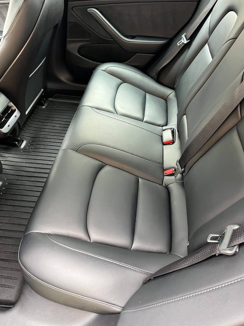 Tesla zadní sedačky po čištění
