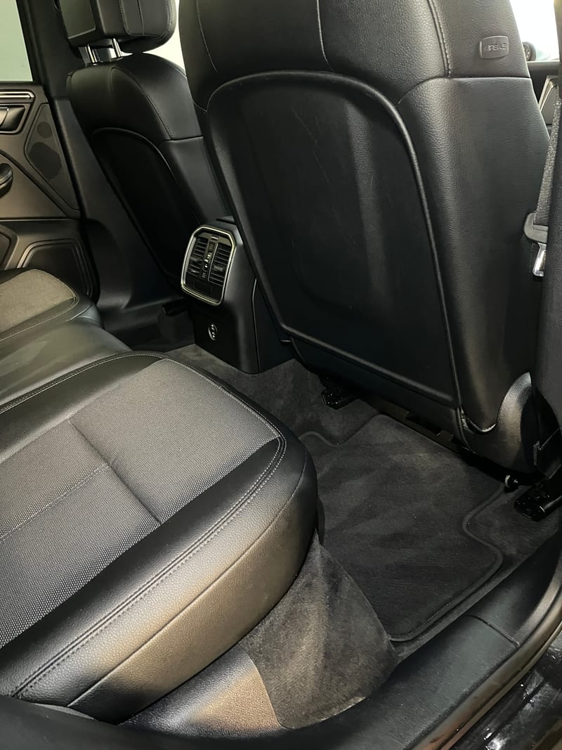 Zadní sedačky po čištění